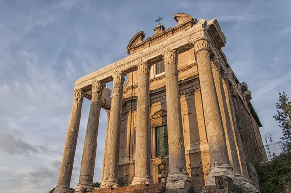 Rom tempel Antoninus og Faustina 01 - Stock-foto