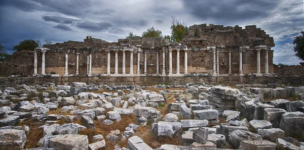 Lado ninfa fuente ruinas 06 — Foto de Stock