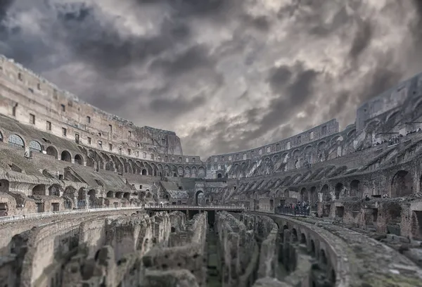 Roma Coliseo Cambio de inclinación interior —  Fotos de Stock