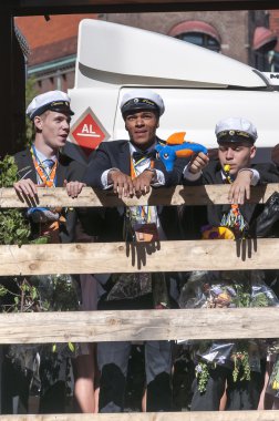 졸업식 날 퍼레이드Mezuniyet günü yürüyüşü