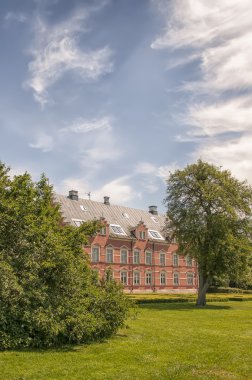 palsjo slott ağaçların arkasında