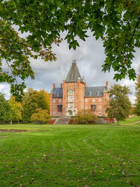 Güney İsveç 'in Eslov bölgesinde sonbahar mevsiminde Trollenas Şatosu.