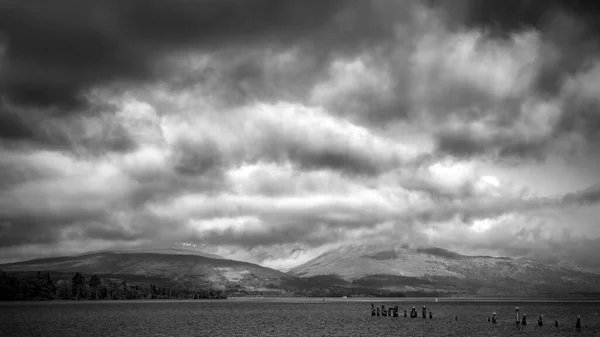 Una Espectacular Vista Panorámica Blanco Negro Loch Lomond Desde Balloch — Foto de Stock