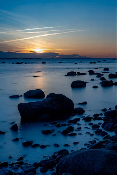 Een Zonsondergang Zicht Rotsachtige Kustlijn Bij Hittarp Net Ten Noorden — Stockfoto