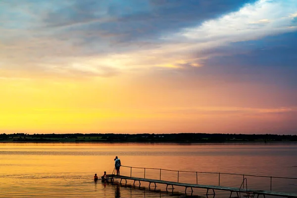 Family Takes View Lovely Sunset Stubbekoping Denmark —  Fotos de Stock