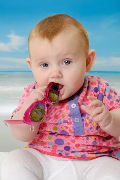 Baby na plaży — Zdjęcie stockowe