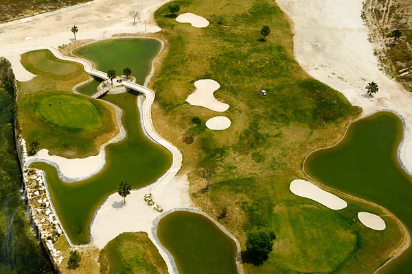 Vista elevevada do campo de golfe — Fotografia de Stock