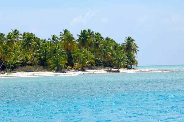 Ilha com praia bonita — Fotografia de Stock