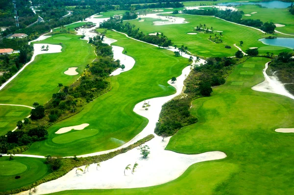 Erhöhte Sicht auf den Golfplatz — Stockfoto