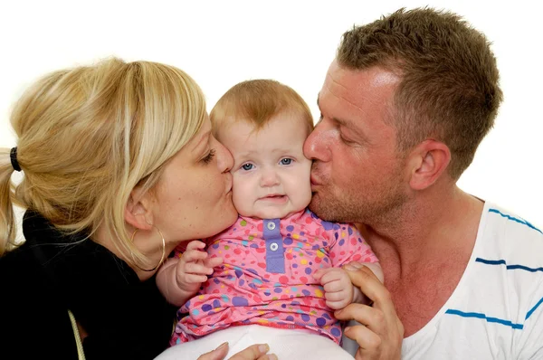 Mãe e pai estão beijando bebê — Fotografia de Stock