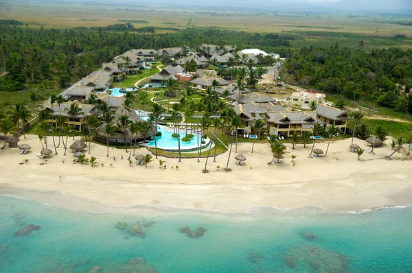 Hotel resort in de buurt van strand — Stockfoto