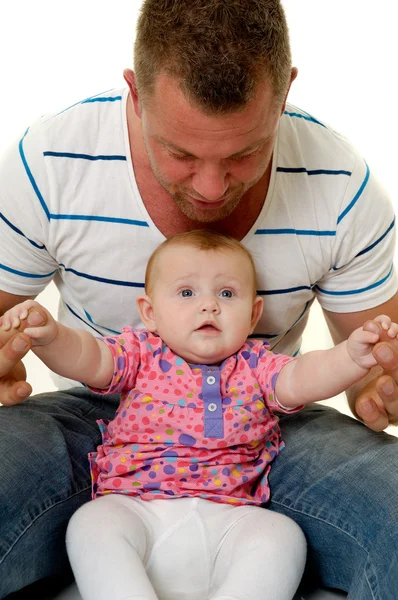 Vader en baby spelen — Stockfoto