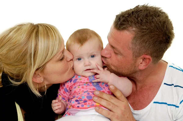 Mãe e pai estão beijando bebê — Fotografia de Stock