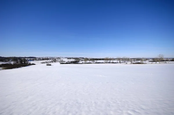 Пейзаж Зимой Земля Покрыта Снегом — стоковое фото