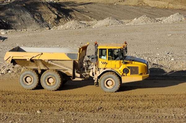 Yellow Dump Truck Driving Working Gravel Pit — Stock Photo, Image