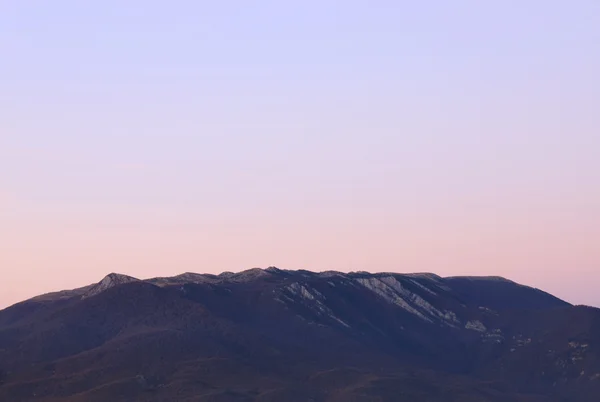 Alcance de montanhas de manhã — Fotografia de Stock