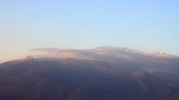 Горы по утрам — стоковое фото