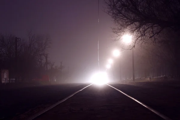 Szyn tramwajowych w nocy — Zdjęcie stockowe