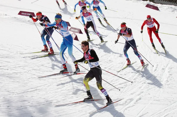 Inizio di massa di 50km di sci di fondo maschile a Sochi — Foto Stock