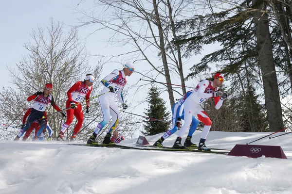 Inizio di massa di 50km di sci di fondo maschile a Sochi — Foto Stock