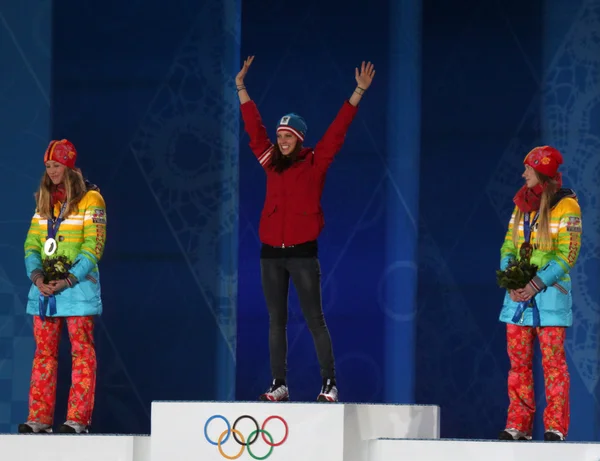 Шорт-трек Ladies 'parallel slalom snowboarding medal ceremony — стоковое фото