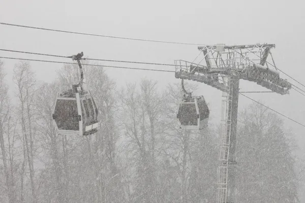 Teleférico en invierno —  Fotos de Stock