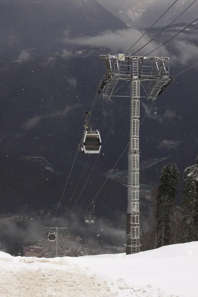 Téléphérique dans les montagnes du Caucase — Photo