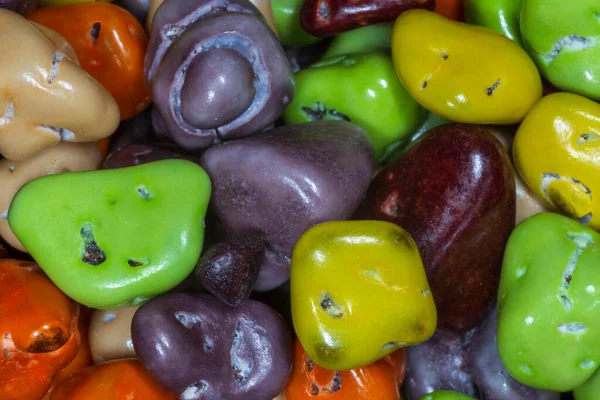 Renkli Türk Çikolatalı Plaj Taşları Şekerlemeleri — Stok fotoğraf