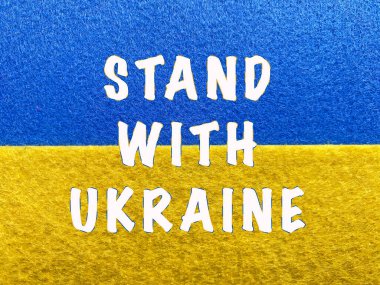 Ukrayna 'nın keçeden yapılmış bayrağında Ukrayna' nın sloganı