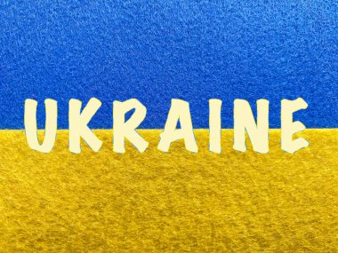 Ukrayna bayrağına keçeden dikilmiş Ukrayna kelimesi