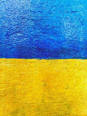 Ukrayna ile Ayakta Kalın: Metal duvara Ukrayna bayrağı