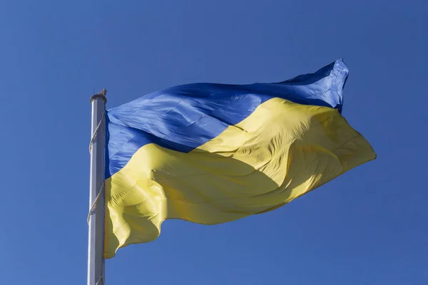 Close Waved Ukrainian Flag Flagpole Clear Blue Sky — Stock Photo, Image