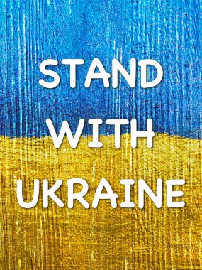 Tahta duvarda Ukrayna bayrağı yazılı Ukrayna sloganıyla ayakta durun