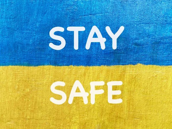 Μήνυμα Μείνετε Ασφαλείς Στην Ουκρανική Σημαία Βαμμένο Πέτρινο Τοίχο — Φωτογραφία Αρχείου