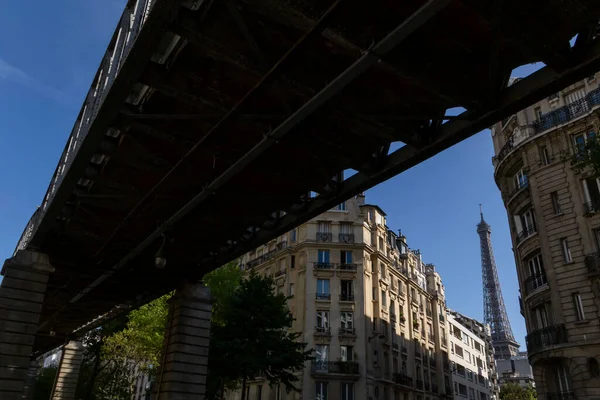 Arrondissement Parigi Con Torre Eiffel Dietro Gli Edifici — Foto Stock