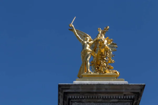 Staty Fame Commerce Återhållande Pegasus Socle Pont Alexandre Iii Paris — Stockfoto