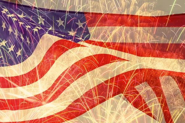 Närbild Vinkade Usa Flagga Mot Fyrverkerier Natthimlen — Stockfoto