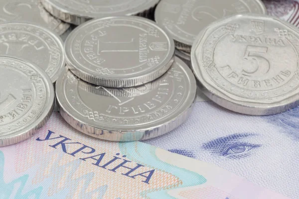 Heap Ukrainian Hrivnya Coins Lying Banknotes — Stockfoto