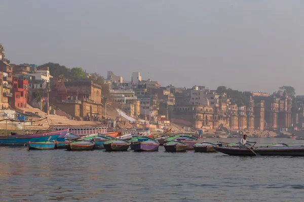 Mehrere Boote Auf Dem Ganges Der Stadt Varanasi — Stockfoto