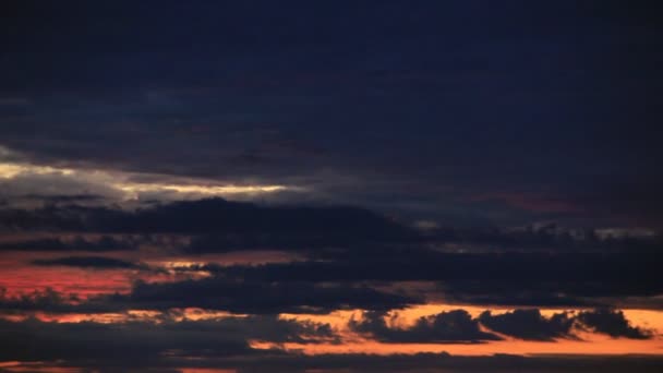 Cielo del atardecer al llegar la noche — Vídeo de stock