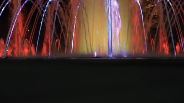 Night laser show on the fountain — Stock Video