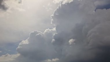 Cumulus bulutları karanlığa dönüşümü
