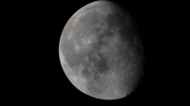 Nuages brumeux légers sur un laps de temps de pleine lune — Video