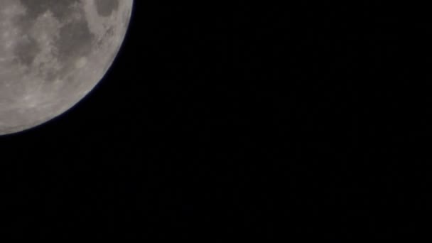 Księżyc dysku ostatni kwartał zbliżenie. — Wideo stockowe