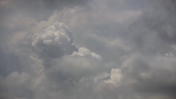 Nuages orageux — Video