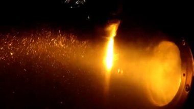 Fener lambası su altında