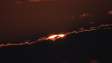 Sunrise bulutlar ile