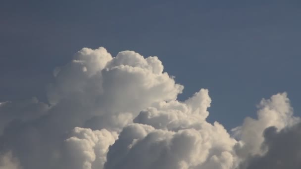 Снігове небо кумуль хмари перекриває час — стокове відео