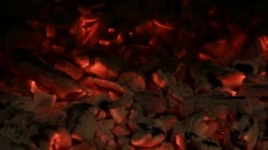 sıcak kömürleri kapatın