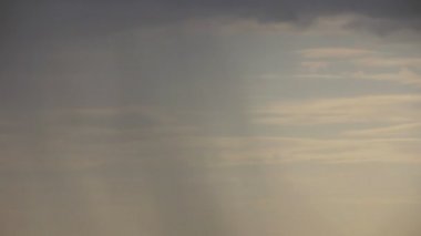 uzak de yağmur alan